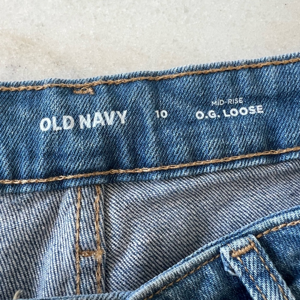 Old Navy brand mid rise OG loose size 10 denim distressed shorts - Picture 2 of 4